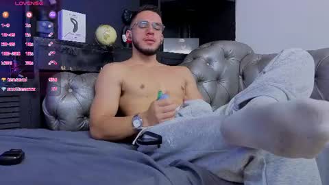 Axel  online show from August 9, 12:33 am
