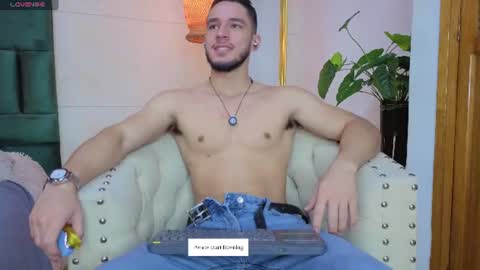 Axel  online show from August 14, 11:25 am