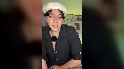 axelkitten online show from August 18, 7:25 am