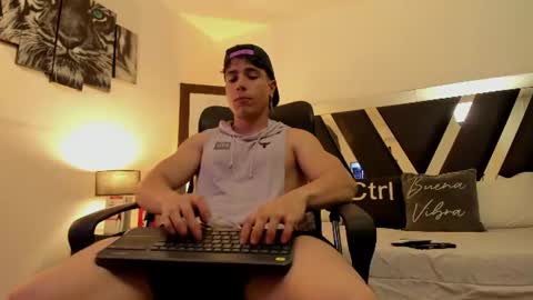 axelmartinezz online show from July 24, 2:36 am