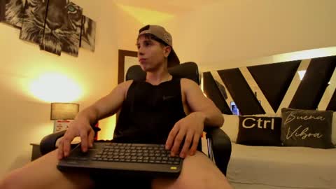 axelmartinezz online show from August 1, 3:34 am