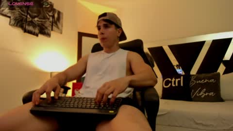 axelmartinezz online show from August 14, 1:09 am