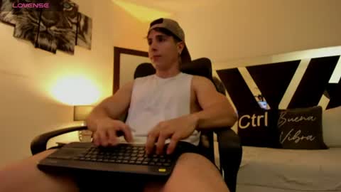 axelmartinezz online show from August 14, 2:15 am