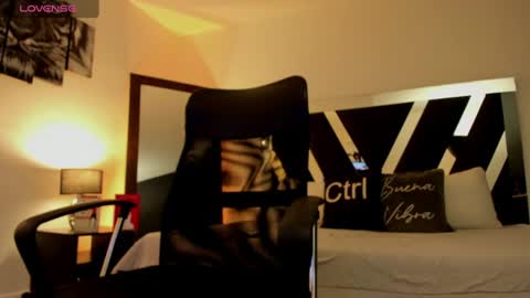 axelmartinezz online show from August 14, 4:38 am