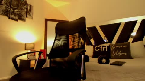 axelmartinezz online show from August 15, 12:03 am