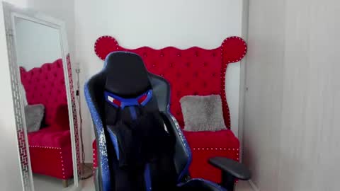Axel online show from August 12, 7:38 pm