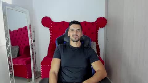 Axel online show from August 13, 6:33 pm