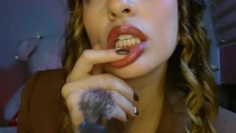 AYLEEN    online show from June 7, 11:15 am