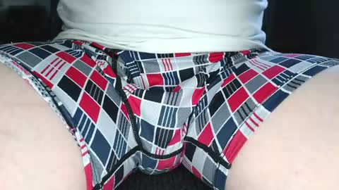 azrul_9 online show from August 6, 11:59 pm