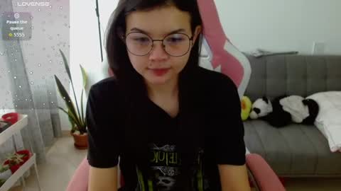 Azu  online show from August 15, 1:04 pm