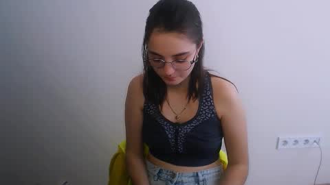 azumi_chan_ online show from March 28, 8:10 am