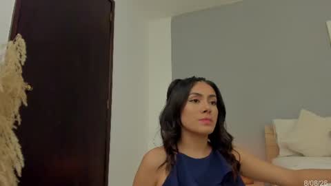 itzell  online show from August 8, 4:51 pm