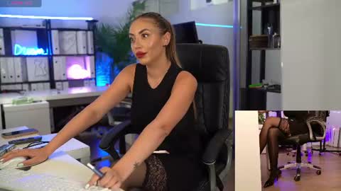 Olivia and Lexi online show from July 27, 10:21 am