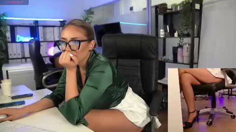 Olivia and Lexi online show from July 31, 2:45 pm