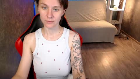 baby_kitte online show from August 6, 9:30 am