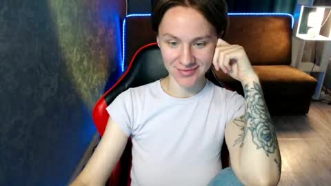baby_kitte online show from August 13, 4:04 am