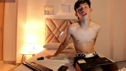 NOAHTT  online show from May 27, 2:24 am
