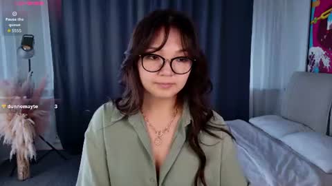 babylilly_ online show from August 13, 12:30 pm