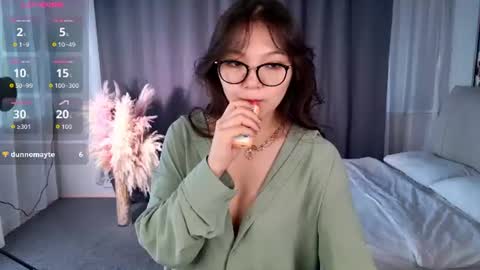 babylilly_ online show from August 13, 1:36 pm