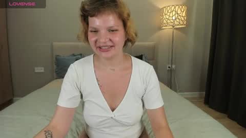 babyyulli online show from August 3, 7:04 am