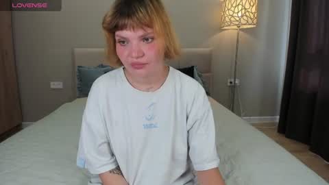 babyyulli online show from August 6, 3:27 am