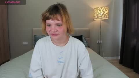babyyulli online show from August 6, 4:33 am