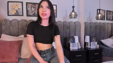 bad__girll_ online show from August 4, 5:48 am