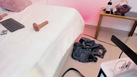 bad__girll_ online show from August 14, 10:24 pm