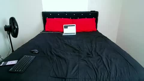Kiki online show from August 15, 2:32 pm