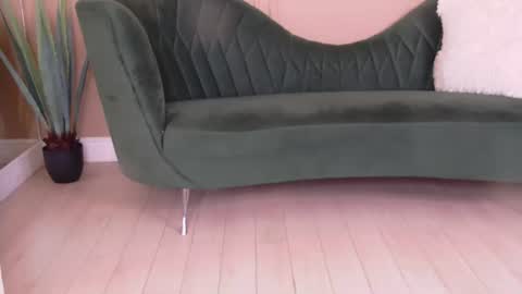 bailey_rush online show from August 6, 4:50 pm
