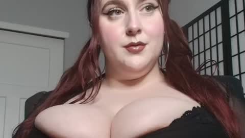 bambixxlynn online show from August 4, 1:02 am