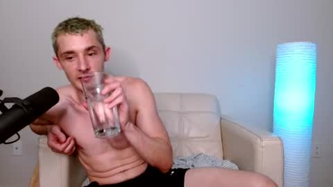 bananacurvesleft online show from August 7, 7:19 am
