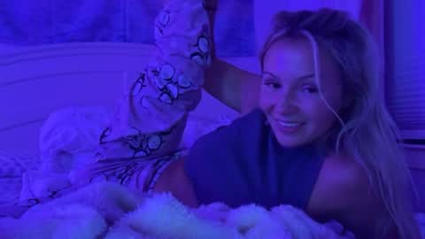 barbiebrittney online show from June 22, 3:51 am