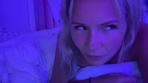 barbiebrittney online show from June 22, 4:57 am