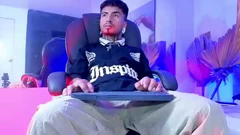 bastian66_ online show from August 5, 3:48 am