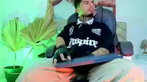 bastian66_ online show from August 5, 4:54 am