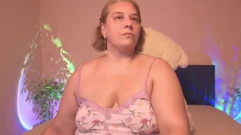 Love online show from August 6, 2:49 pm