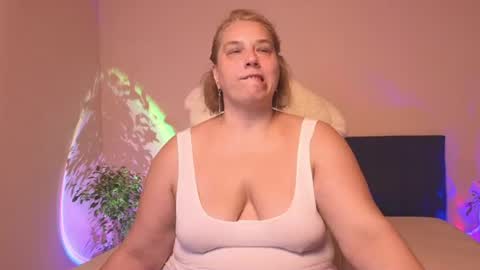 Love online show from August 15, 10:47 pm