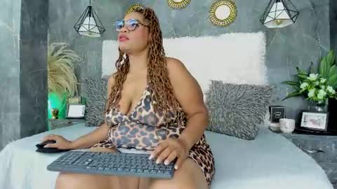 Bbwlatina01 online show from August 15, 12:09 pm
