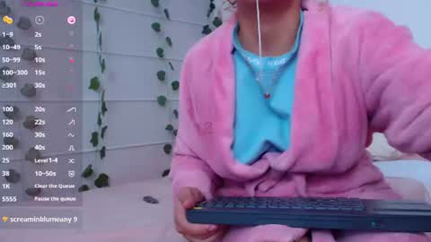 Sara  Juan online show from August 15, 6:28 am