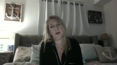 Emma online show from May 3, 9:03 am