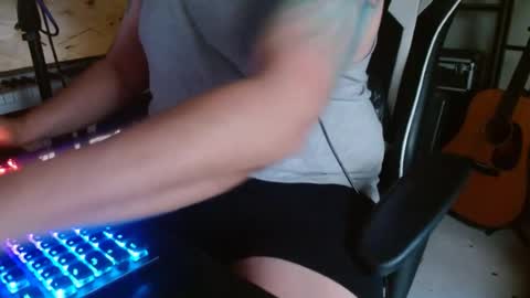 Beard Belly and Tattoos online show from August 17, 1:43 am