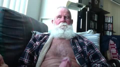 beardbushy online show from May 25, 1:24 pm
