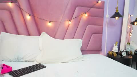 beautifulskinny18 online show from August 13, 9:29 pm