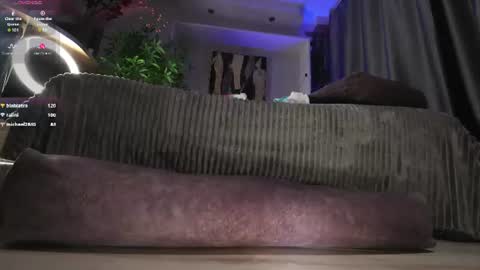 Sophie online show from August 8, 9:59 pm