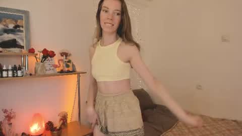 Eliise online show from August 10, 8:05 am