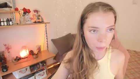 Eliise online show from August 10, 9:11 am