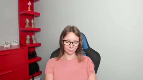 Zoe online show from August 4, 8:00 am