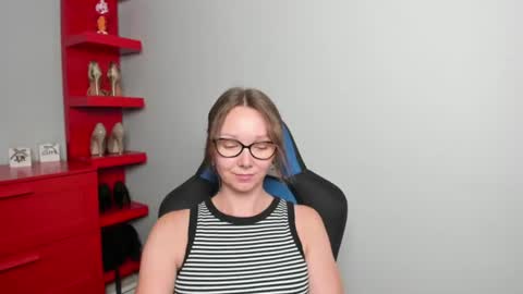 Zoe online show from August 5, 11:30 am