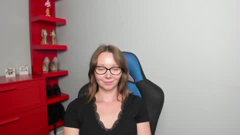 Zoe online show from August 6, 10:25 am